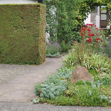 An Den Weingaerten *